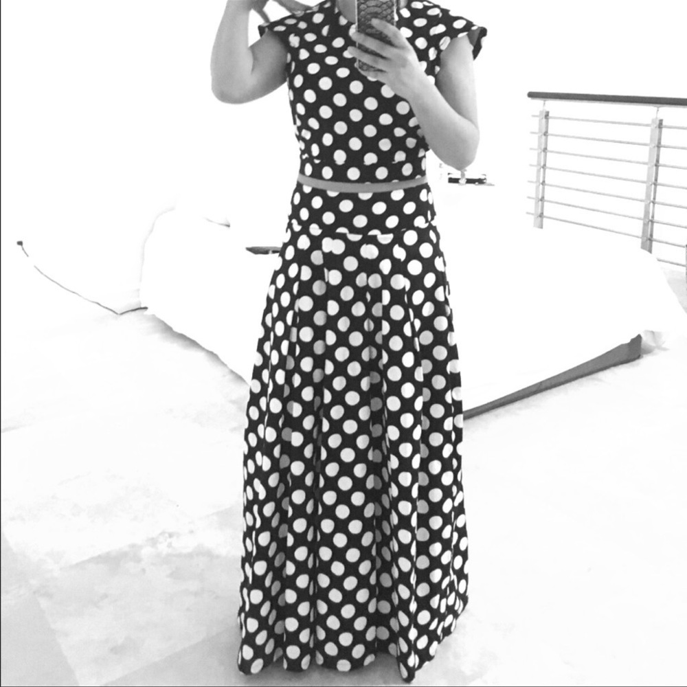 CUSTOM DRESS WHIYR AND BLACK POCKADOTS